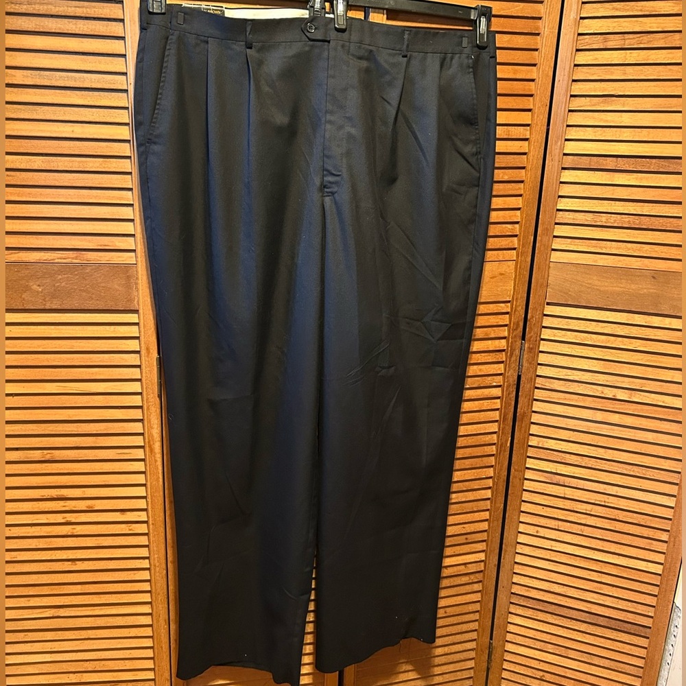 J. Anthony Brown Black Pleated Front Pants